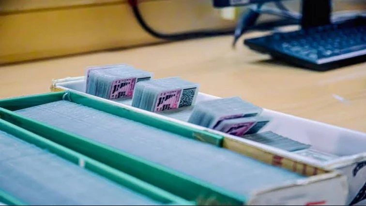 Extended working hours for driver license printing because of backlog
