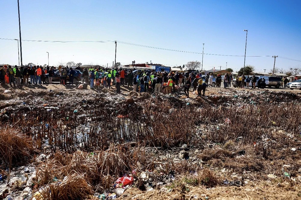 Mashatile leads clean cities and towns campaign in Mangaung