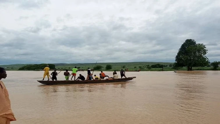 At least 25 rescued after boat capsizes in Nigeria, many assumed dead