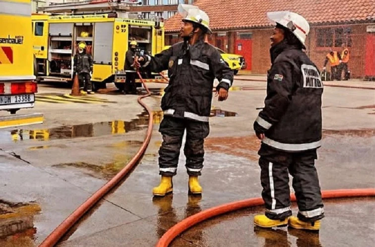 Massive fire breaks out at Clairwood factory in KZN