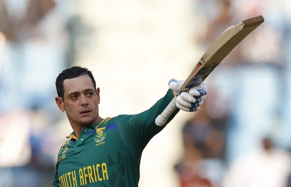 De Kock’s century helps Proteas cruise to victory against Pakistan