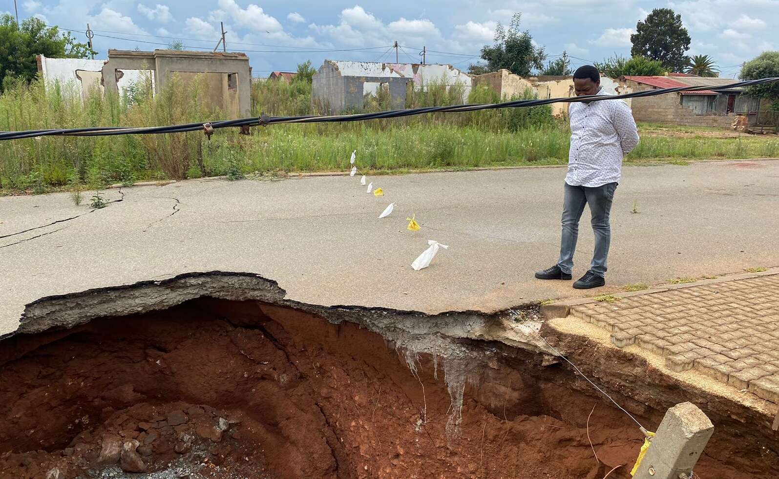 Government criticised over handling of Khutsong sinkholes