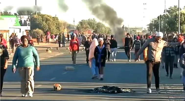 Embattled Sol Plaatje Municipal Manager takes 30-day leave amid probe