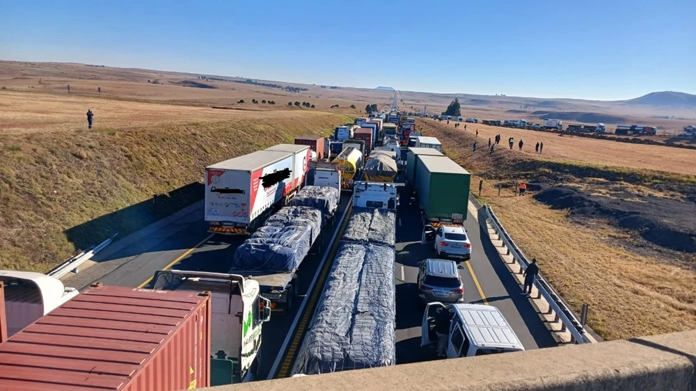 Foreign truck drivers stopped, robbed on the N3 near Villiers
