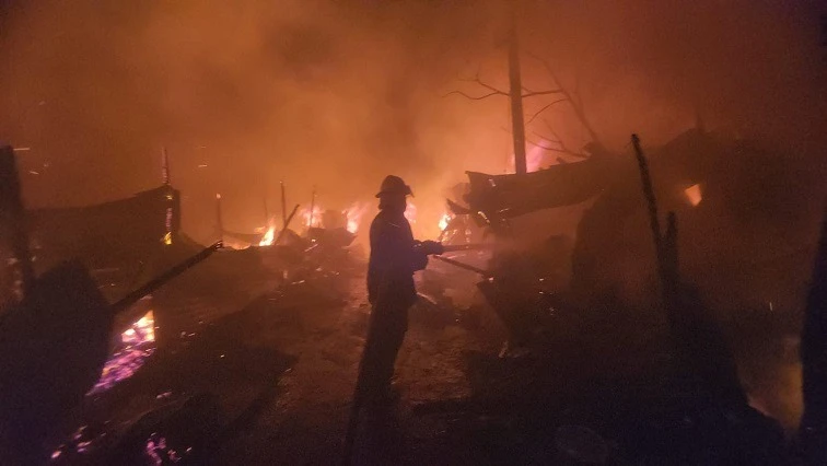 One killed, over 100 left displaced after Stellenbosch fire
