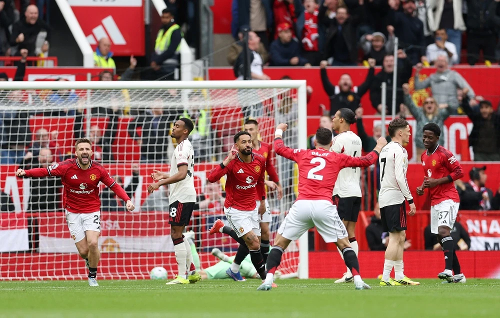 Late goal by Mainoo lifts Man U to 3-2 win over Liverpool