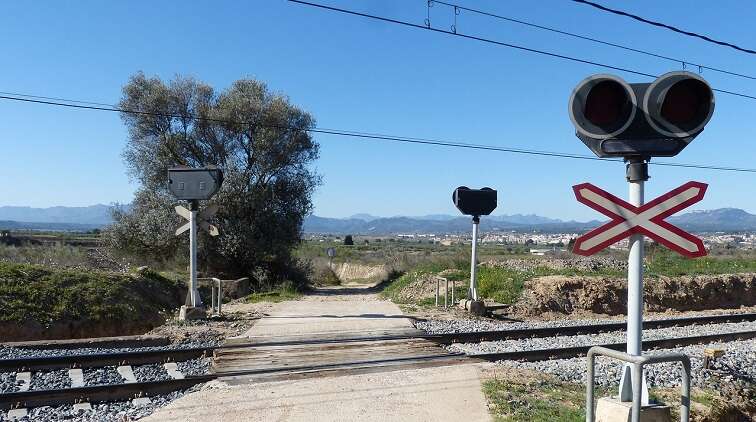 Four killed in another railway crossing crash