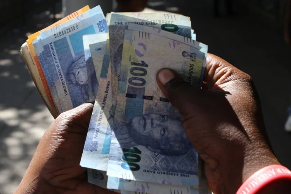 Debt crisis concerns deepen amid Freedom Day