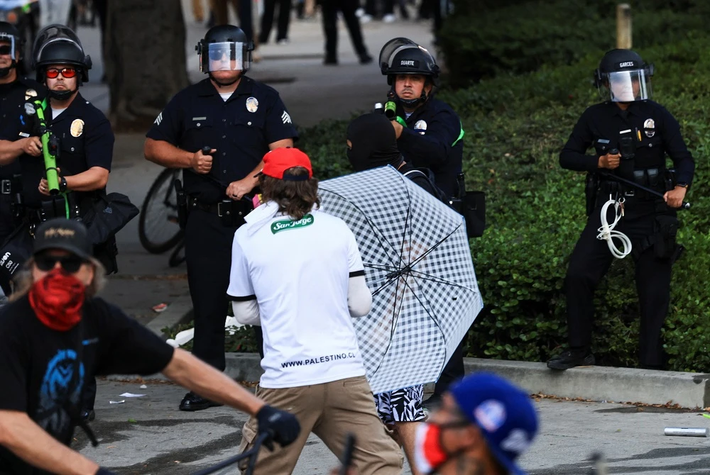700 US Marines deployed to L.A amid violent immigration protests
