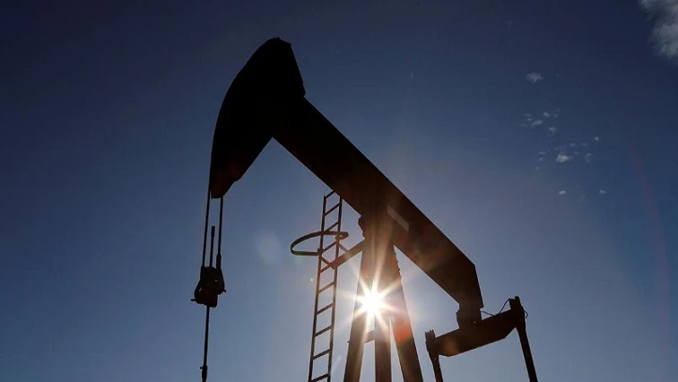Oil falls as COVID-19 cases soar, Libya output jumps