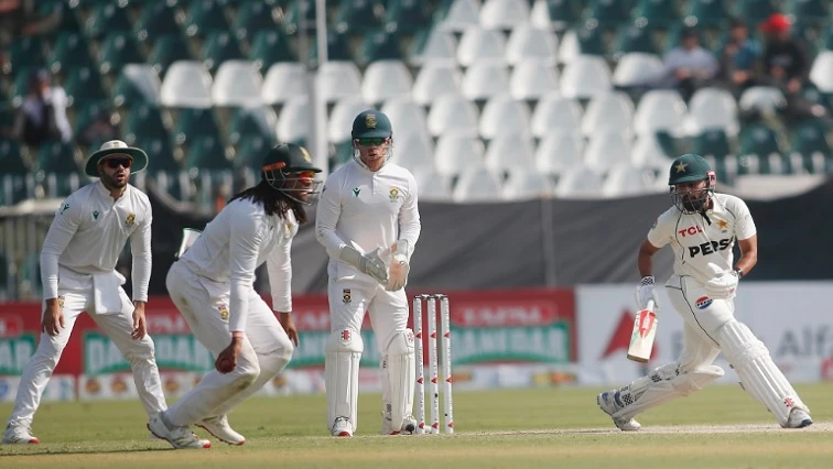 Proteas go to lunch on 9/0 in test match against Pakistan