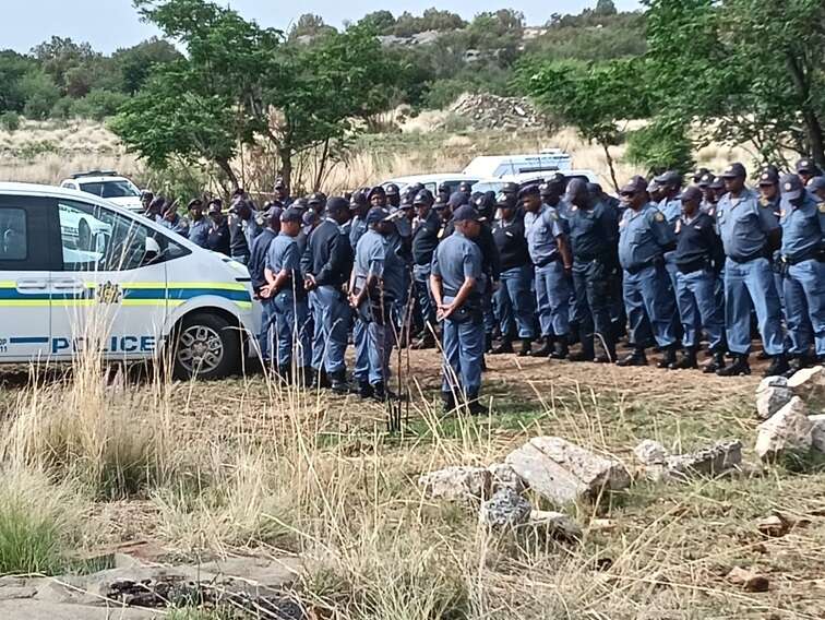 Police Minister on oversight inspection in Stilfontein