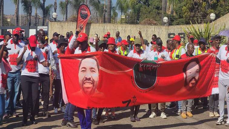 Nehawu in talks with SABS as strike enters third day