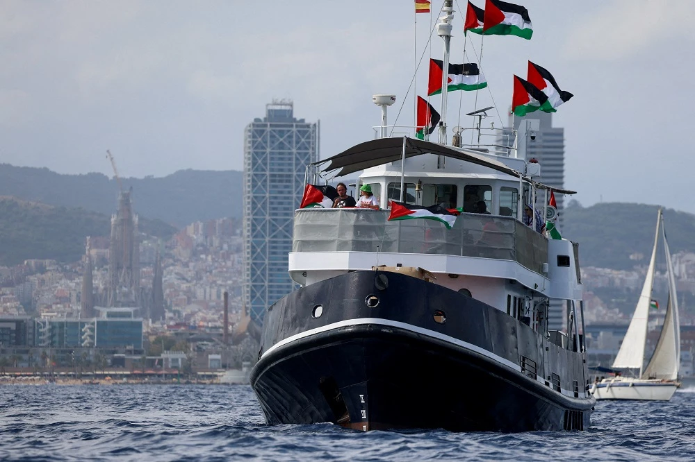 Aid flotilla vows to defy Israeli naval blockade