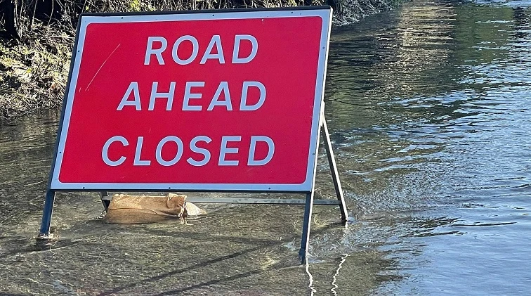 R30 Between Beatrix Mine, Welkom closed due to flooding