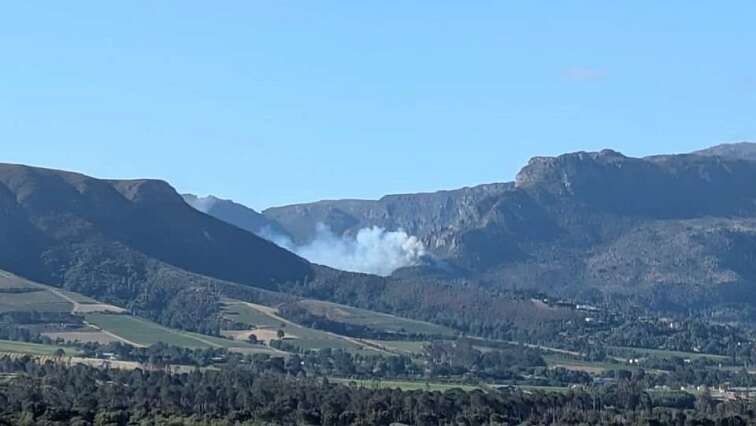 Efforts to contain Constantia Nek fire along Table Mountain continue