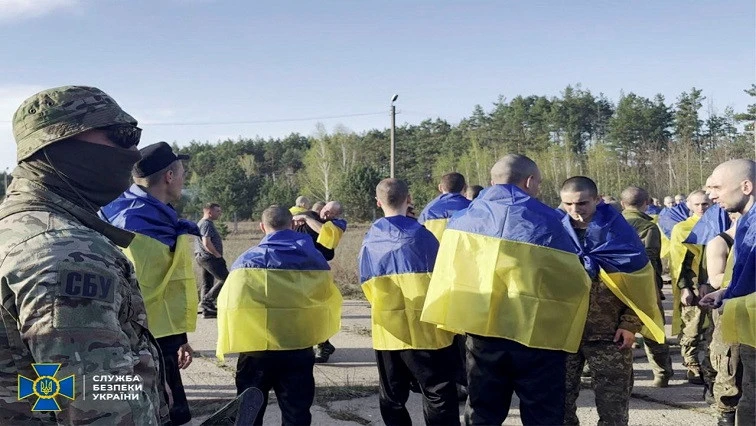 Ukraine, Russia swap POWs, more than 500 other prisoners of war