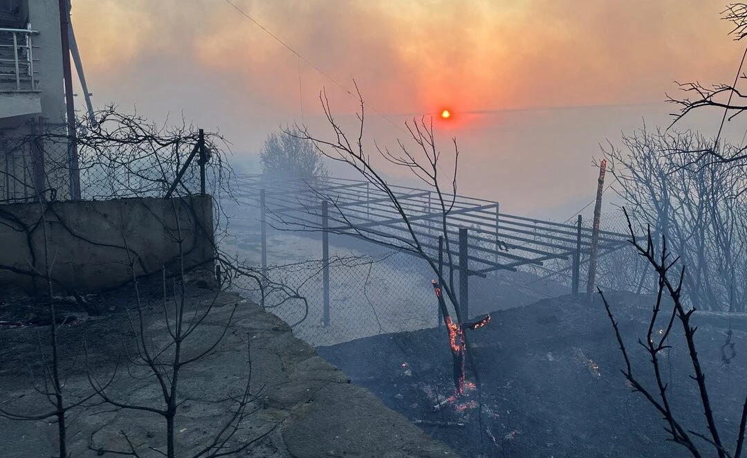 Hundreds evacuated in Turkey city as authorities fight wildfires