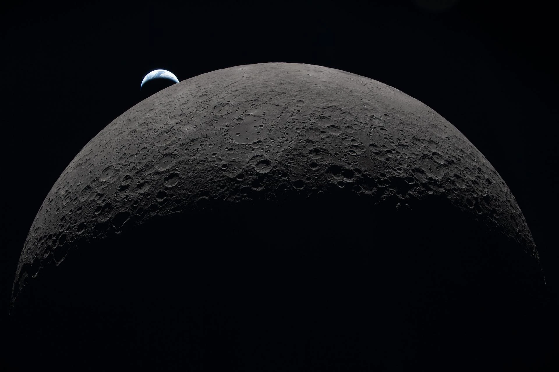 VIDEO | Artemis II crew make their way back to earth