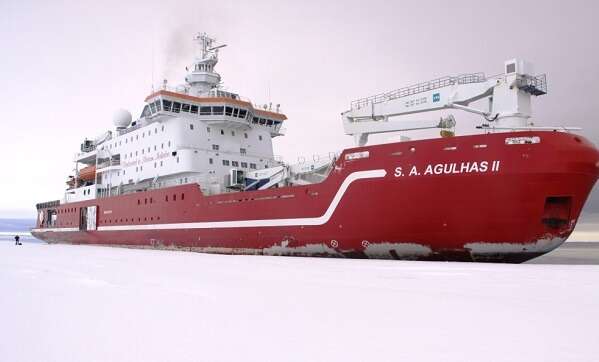 Two W Cape learners participate in research on the SA Agulhas Two