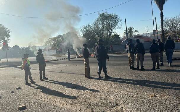 JHB Metro clears Marlboro Drive in Alexandra after protest