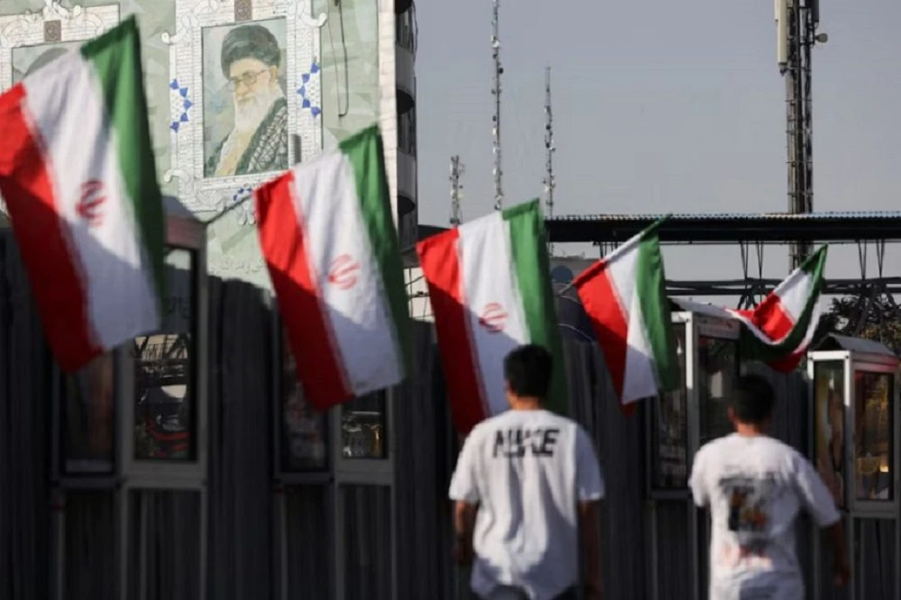 Khamenei’s son Mojtaba alive and favoured to succeed him: Sources