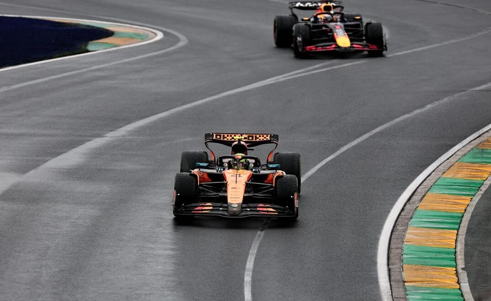 Norris arrives in Bahrain with Verstappen in hot pursuit