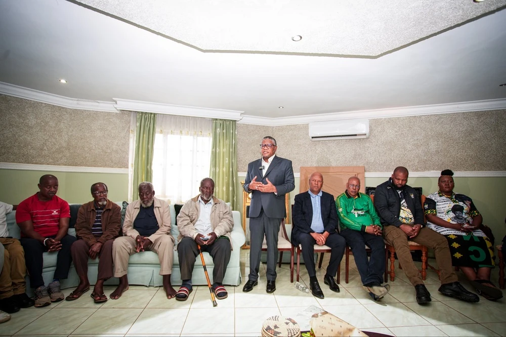 Mbalula leads delegation to Nathi Mthethwa’s home in KwaMbonambi