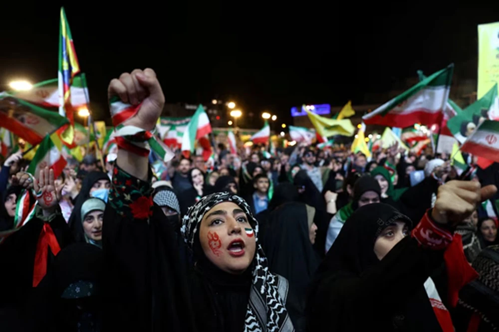 Trump sees swift end to war as Iran reviews US peace proposal