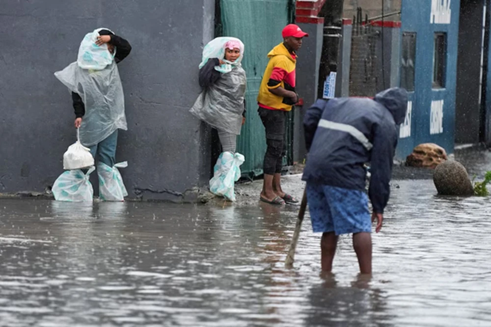 Over 200 families left stranded following Eastern Cape floods