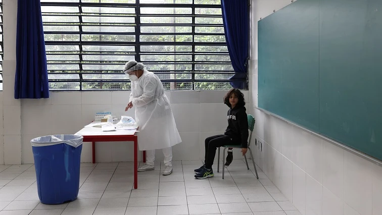 Brazil reports 18 947 new coronavirus cases, 407 deaths