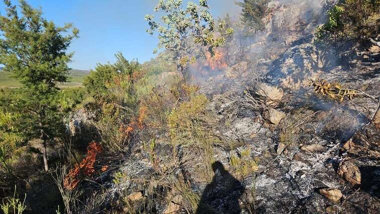 Firefighters still battling to contain Little Karoo blaze