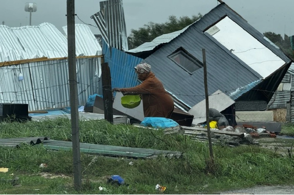 Gale-force winds wreak havoc in Garden Route, Little Karoo