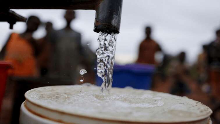 City of Cape Town residents begin using water tankers amid shutdown