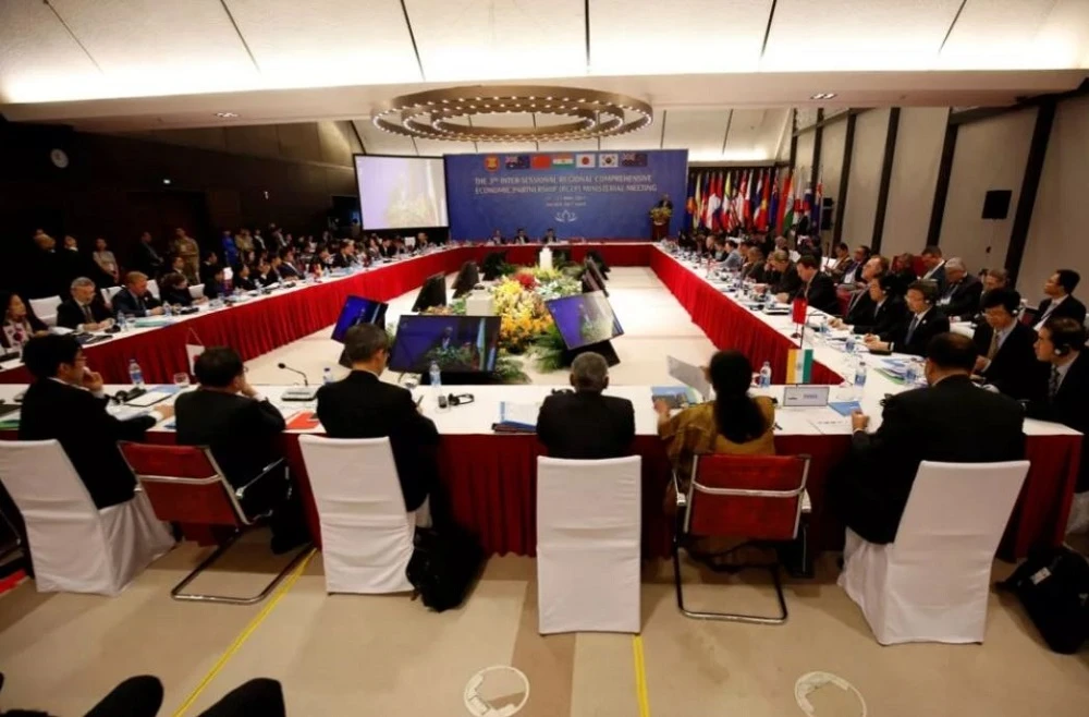 China-backed Asian trade bloc looks to expand, upgrade deal