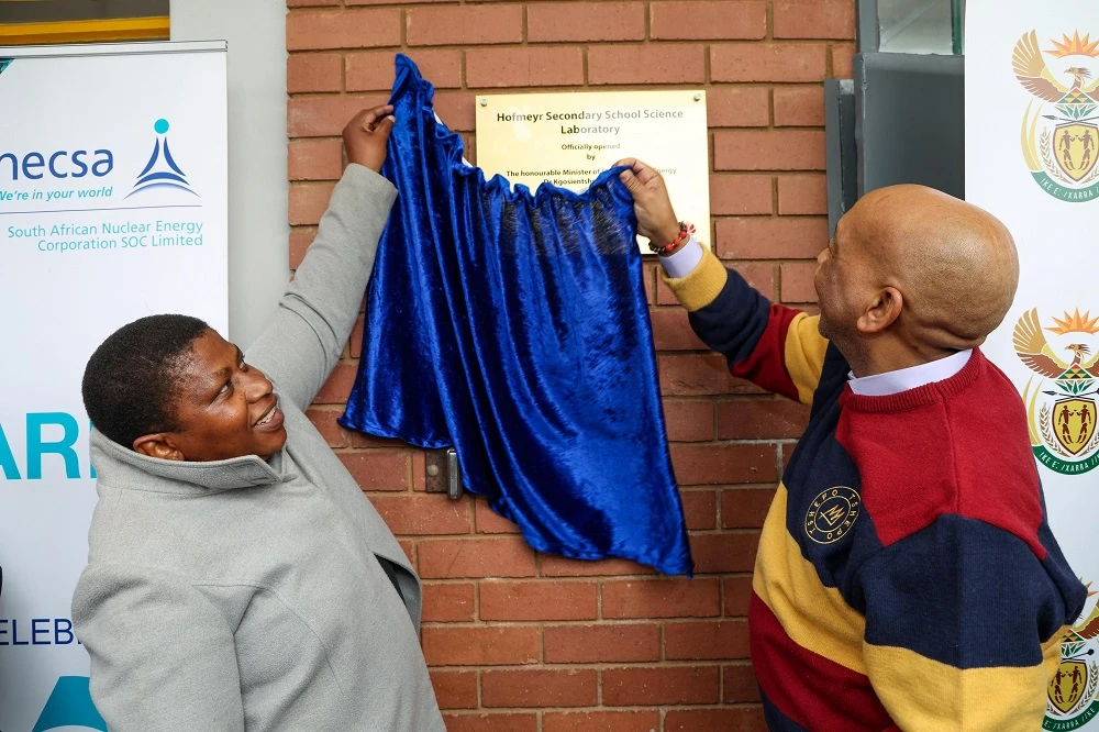 Dr Ramakgopa unveils new science laboratories in Atteridgeville