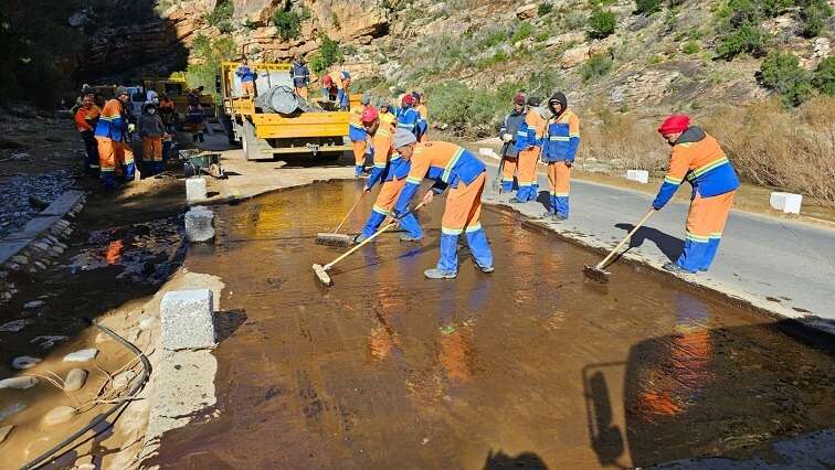 Meiringspoort Pass remains closed due to construction work