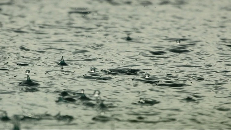 Cold front, thundershowers warning for Western and Eastern Cape