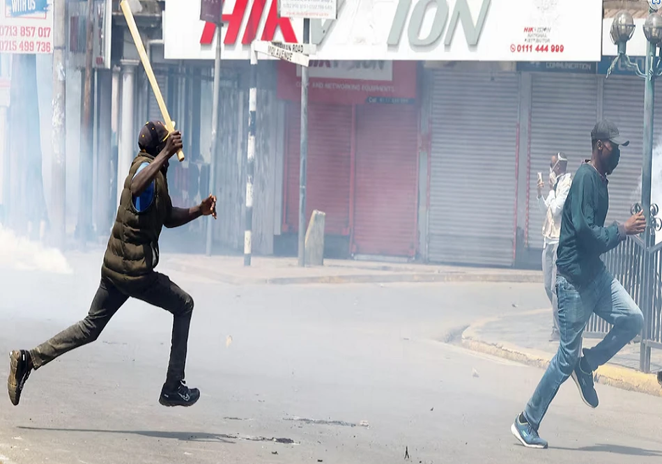 Club-wielding Kenyans vow to ‘protect’ Nairobi during protest