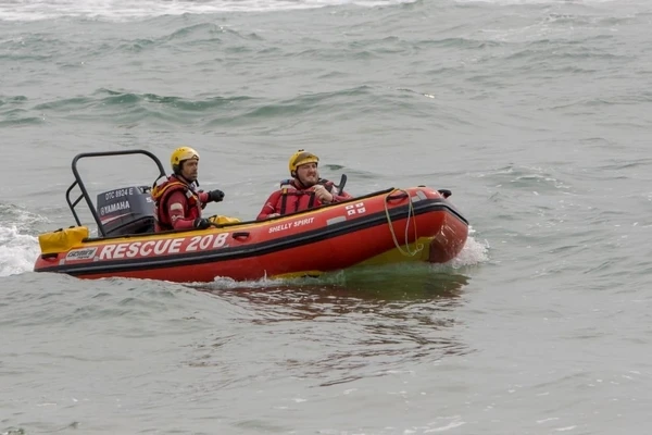 Search intensifies for man lost to strong currents at Shelly Beach