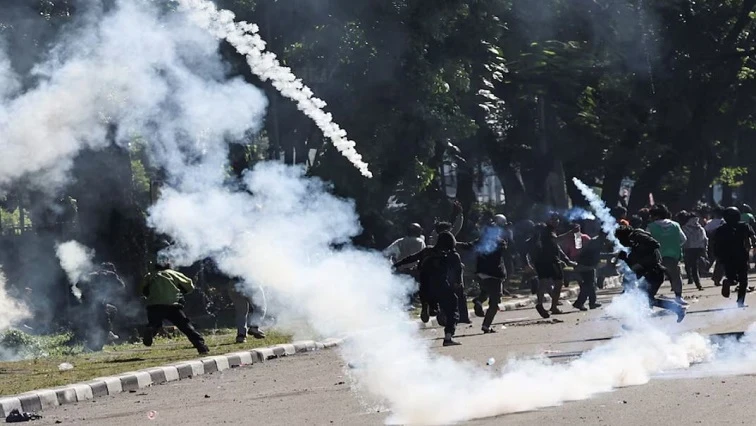 Indonesian students vow to continue protests