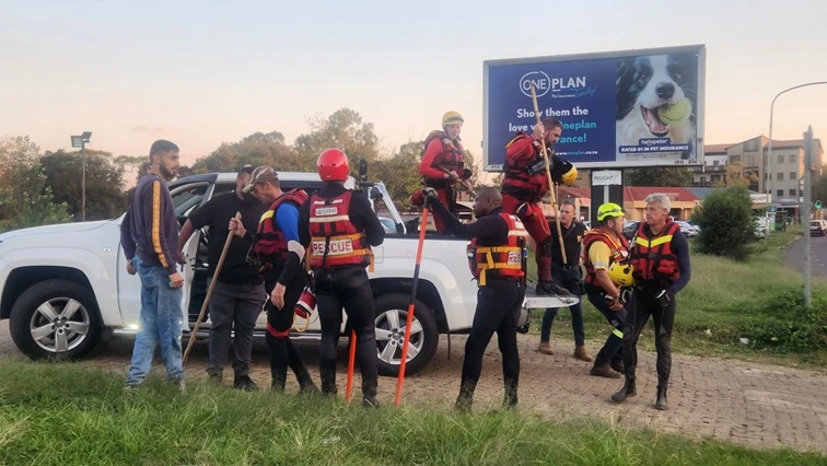 Vehicle bumper found at Hennops River, search for vehicle continues