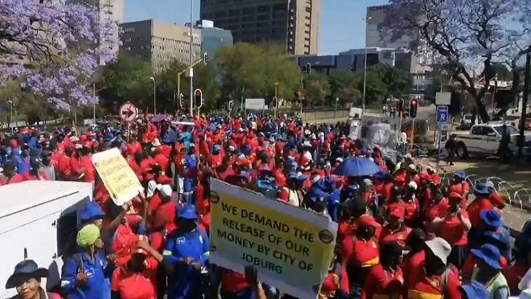 City of Johannesburg employees return to work amid talks