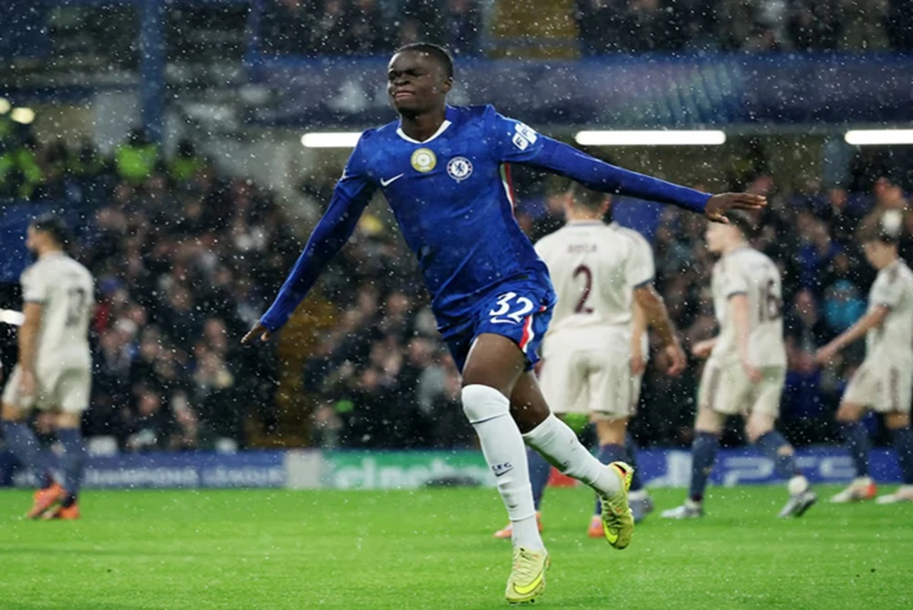 Chelsea dominate with three goals from teenagers