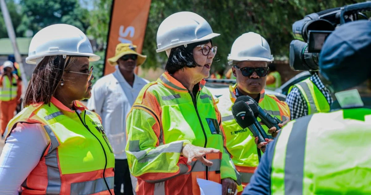 Minister pushes for more jobs through Vala Zonke Road programme