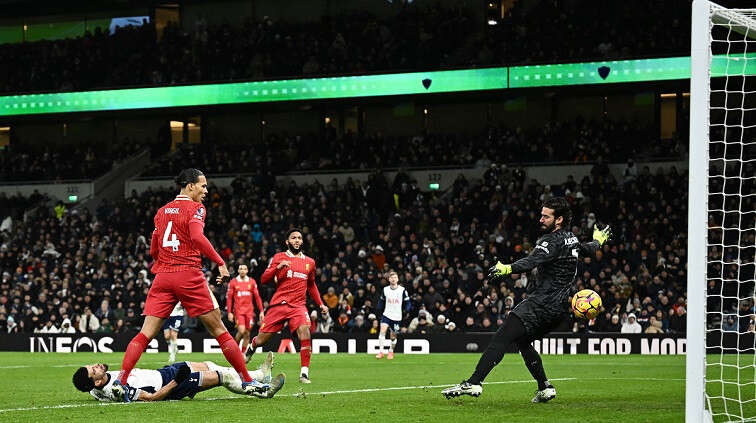 Liverpool come out on top in 9 goal thriller with Tottenham