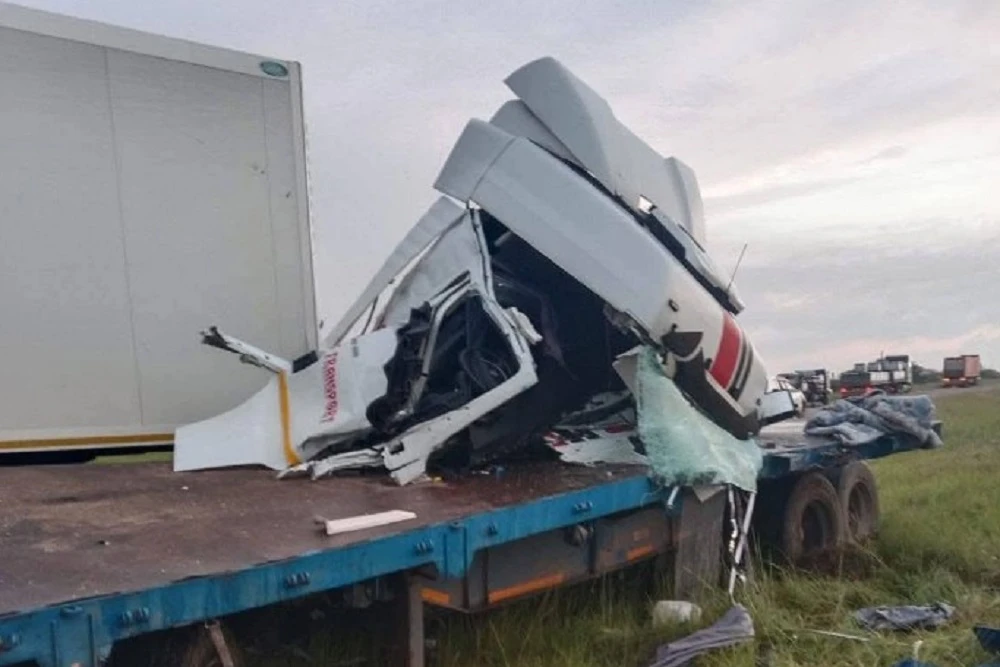 R81 closed due to a head on collision between two trucks in LP