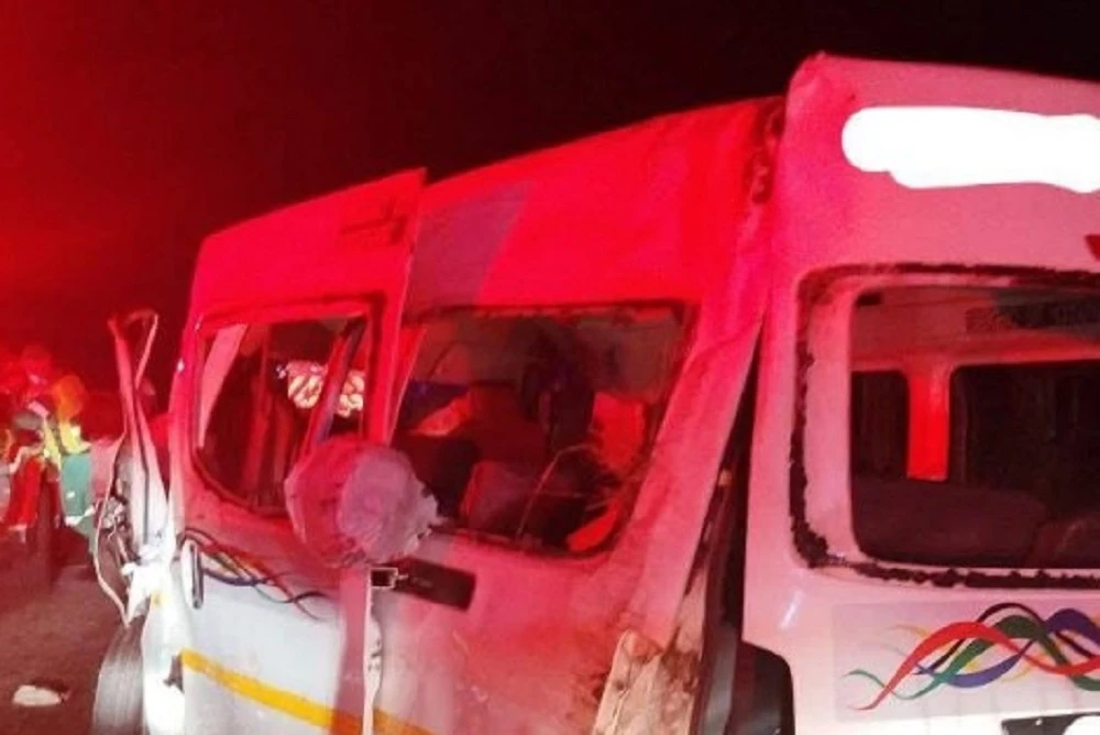 Four killed in a collision between taxi and a truck in LP