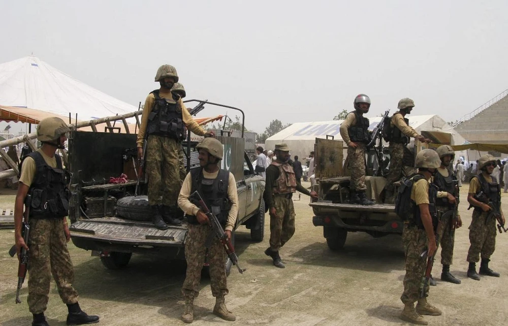 Pakistan, Afghan forces exchange fire