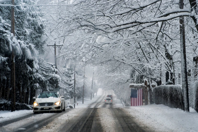 US East Coast states declare emergency as snow storm hits